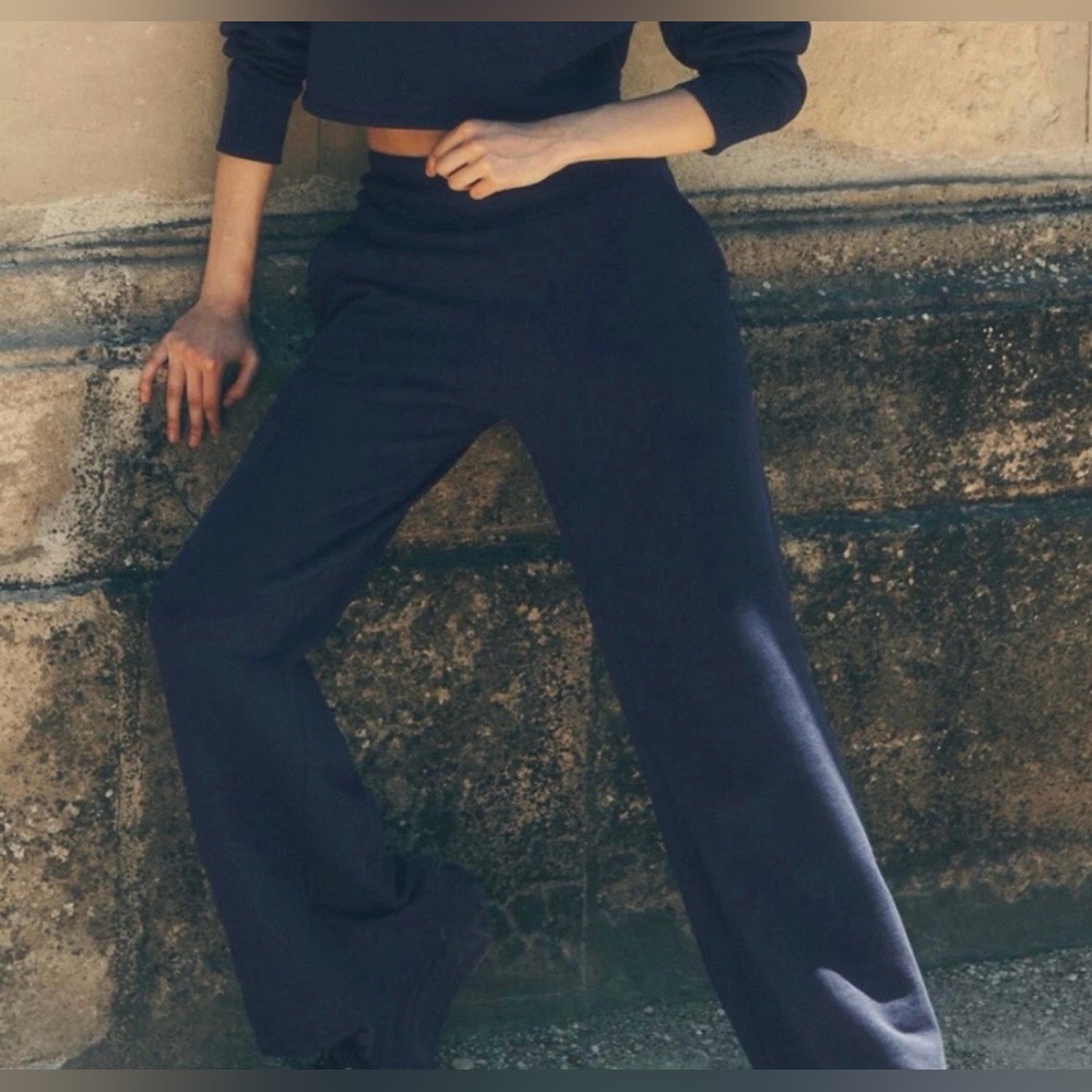 ALO YOGA Muse Wide Leg Pants in Navy Size Medium NWT - Picture 3 of 7